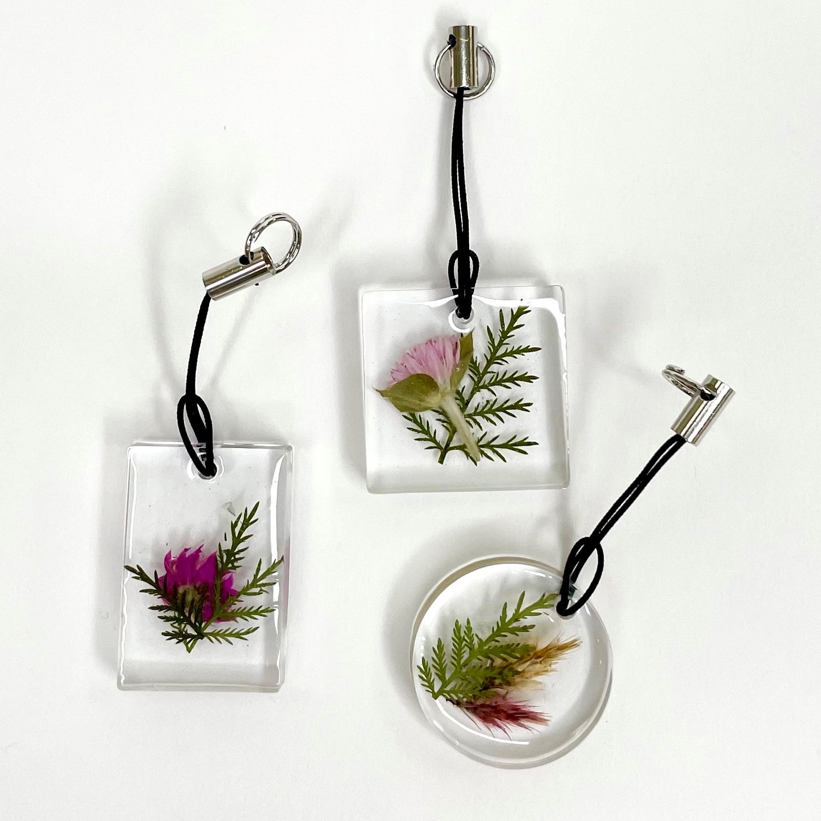 succulent keychain Key Chain with Dried Flowers in Resin