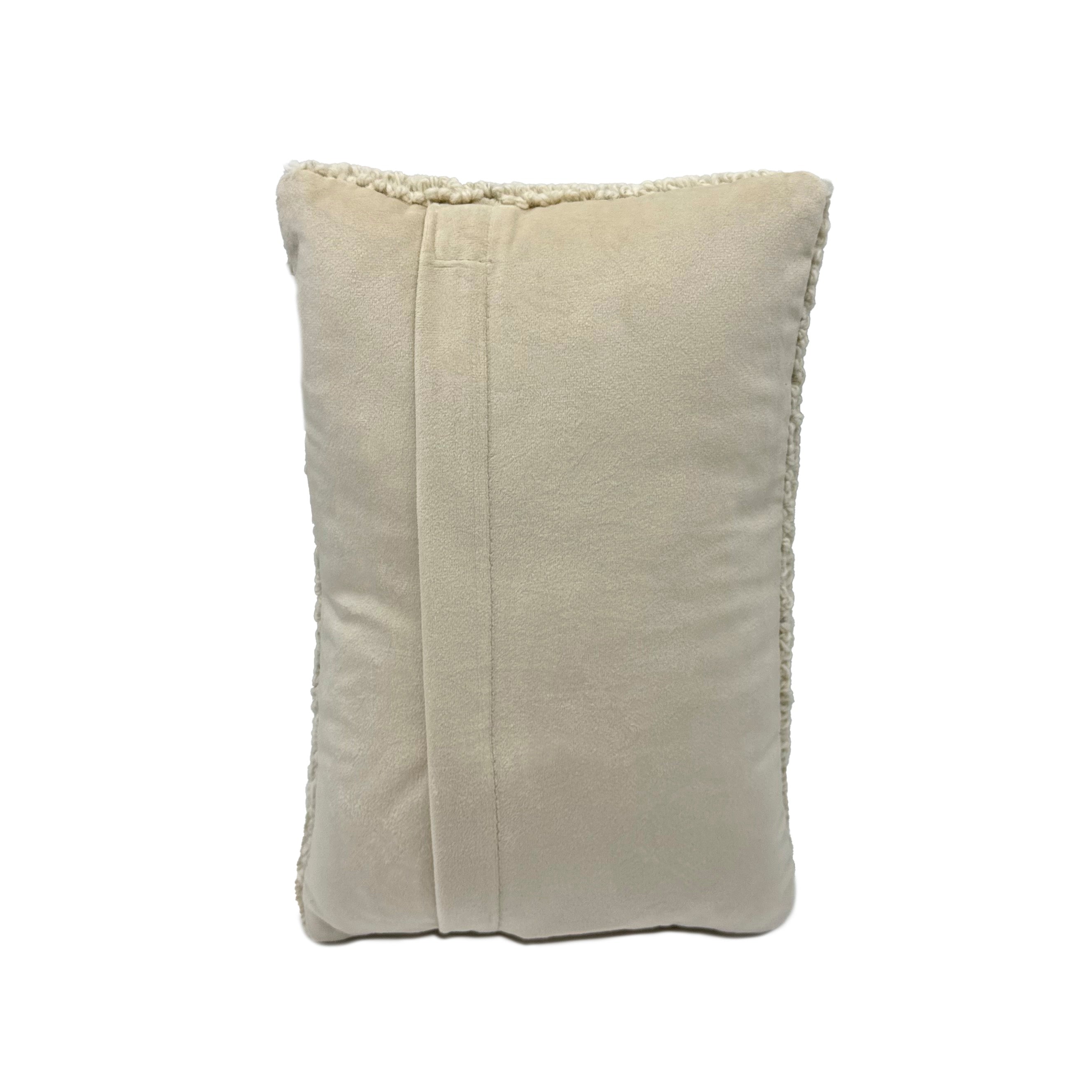 1818 Farms Hydrangea Wool Hooked Pillow - Thumbnail 3